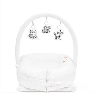 DOCK A TOT Deluxe+ w/ Toy Arch White